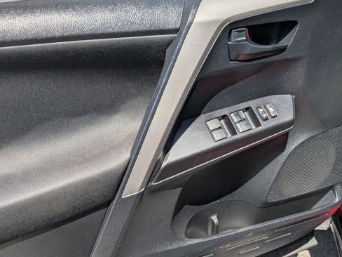 Used 2018 Toyota RAV4 LE w/ Carpet Mat Package FWD image 15