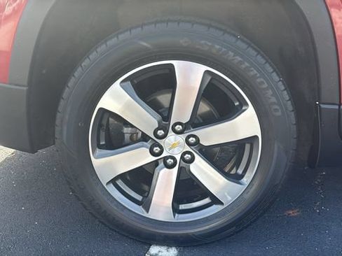 Used 2018 Chevrolet Traverse LT w/ LPO, Floor Liner Package FWD image 9