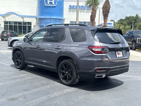 Certified 2025 Honda Pilot Black Edition image 10