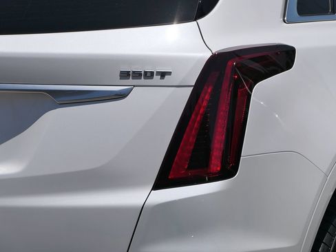 Used 2023 Cadillac XT5 Luxury FWD image 3