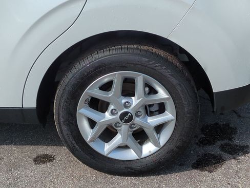 Used 2025 Kia Soul LX w/ LX Technology Package FWD image 11