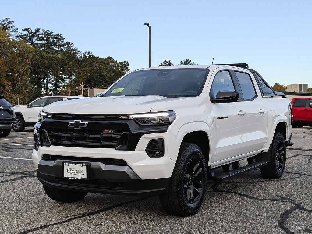 New 2026 Chevrolet Colorado Z71 w/ Midnight Edition AWD/4WD image 3