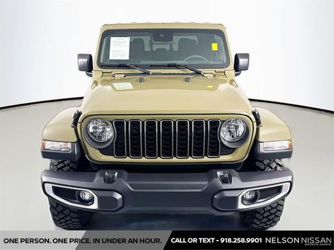 Used 2025 Jeep Gladiator Sport AWD/4WD image 2