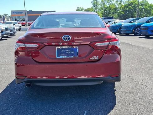 Used 2018 Toyota Camry XLE FWD image 5
