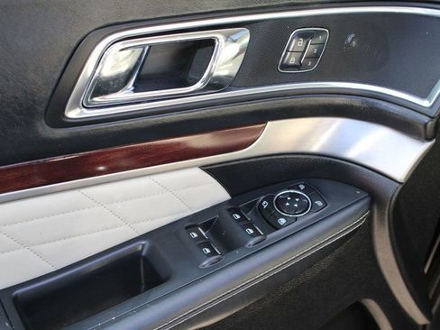Used 2017 Ford Explorer Platinum image 22