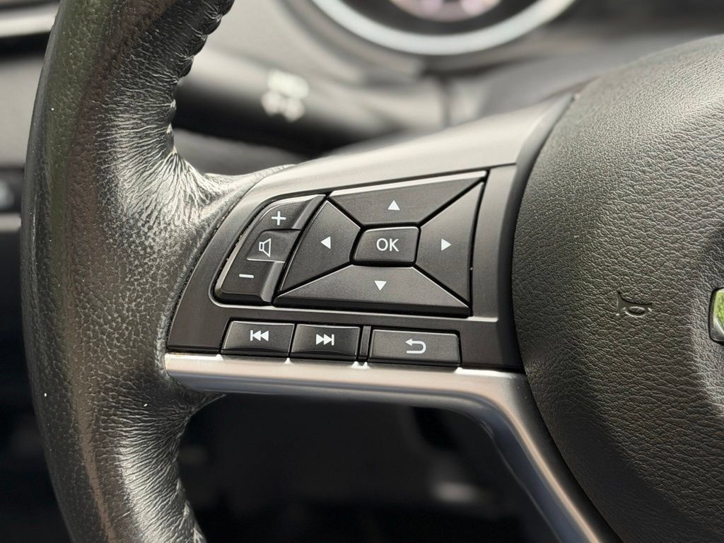 Used 2018 Nissan Rogue SV AWD/4WD image 10