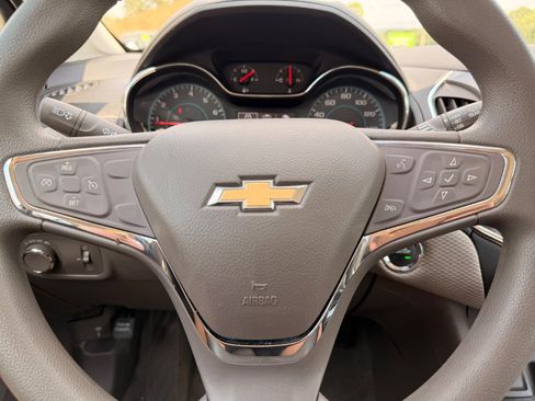 Used 2018 Chevrolet Cruze LT w/ Convenience Package FWD image 11