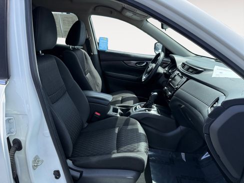 Used 2020 Nissan Rogue SV image 19