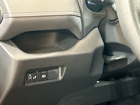 Used 2023 Toyota RAV4 LE AWD/4WD image 8