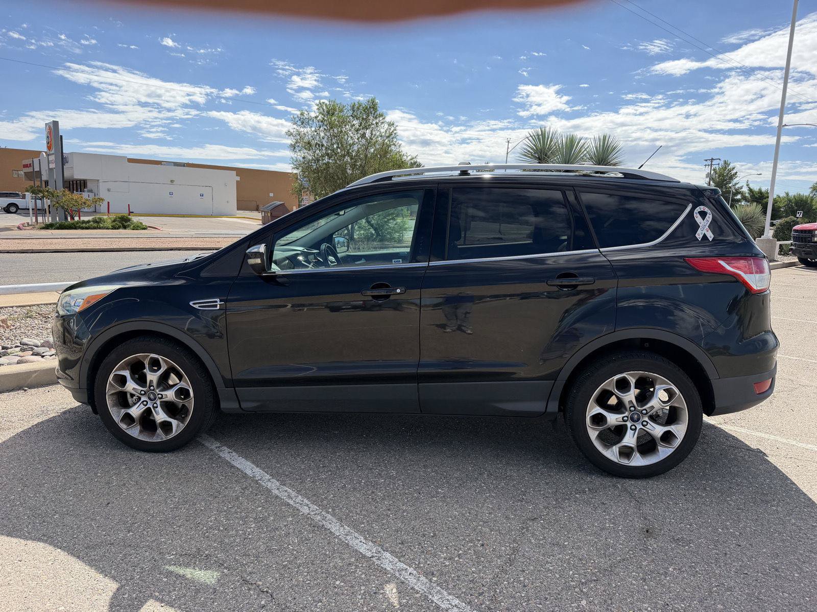 Used 2014 Ford Escape Titanium w/ Equipment Group 401A FWD image 2