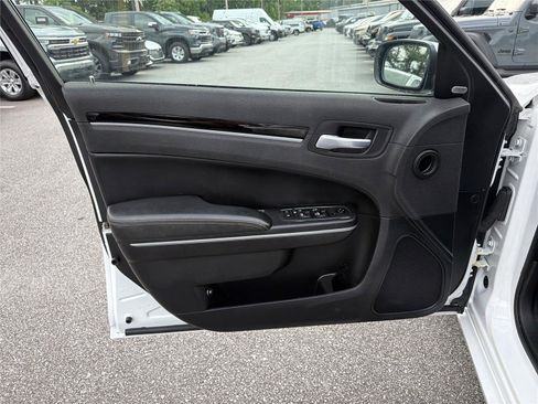 Used 2021 Chrysler 300 S RWD image 9