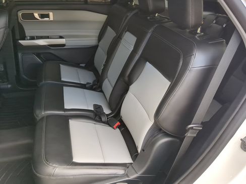 Certified 2022 Ford Explorer XLT w/ Equipment Group 202A RWD image 54