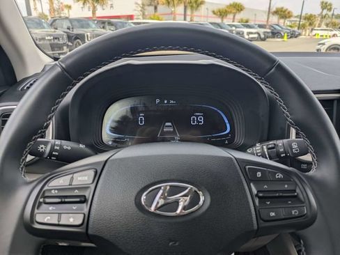 Used 2025 Hyundai Venue SEL image 29