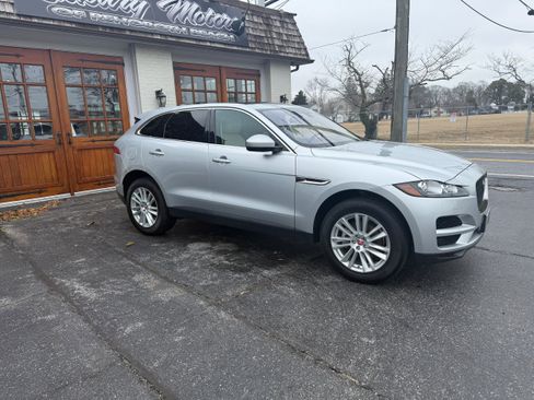 Used 2018 Jaguar F-PACE Prestige image 1