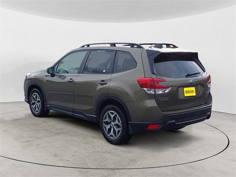 Used 2024 Subaru Forester Premium image 3