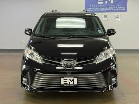Used 2020 Toyota Sienna XLE image 3