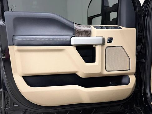 Used 2019 Ford F250 Lariat w/ Chrome Package AWD/4WD image 14