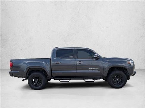 Used 2020 Toyota Tacoma SR5 w/ Technology Package image 4