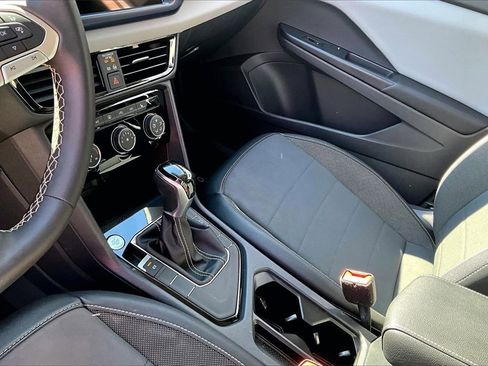 Certified 2023 Volkswagen Taos SE image 23