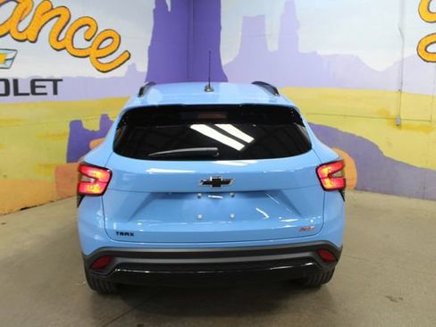 Used 2024 Chevrolet Trax RS w/ Sunroof Package FWD image 4