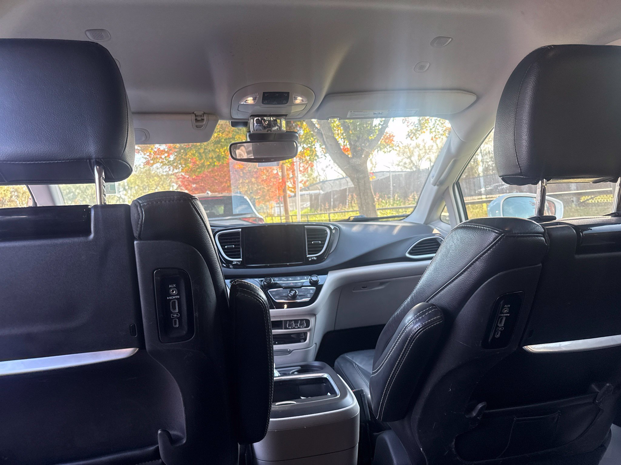 Used 2022 Chrysler Pacifica Touring-L w/ Uconnect Theater Family Group FWD image 13