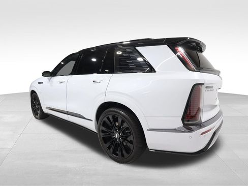 Used 2026 Cadillac Vistiq Platinum AWD/4WD image 2
