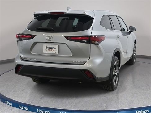 Certified 2024 Toyota Highlander XLE image 7