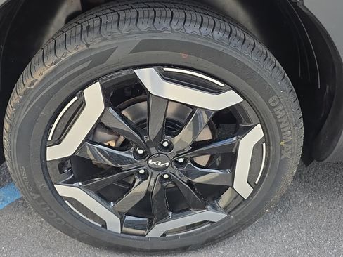 Certified 2023 Kia Telluride EX w/ EX Captain's Chair Package AWD/4WD image 11