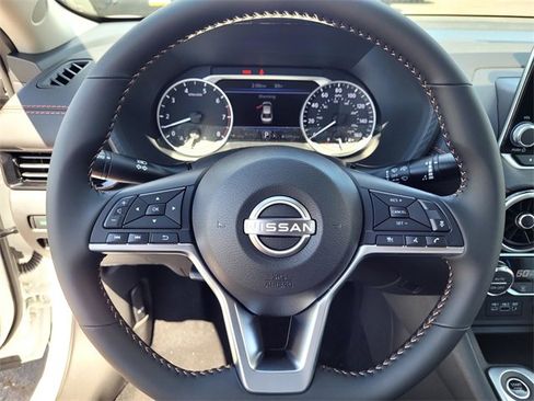 New 2025 Nissan Sentra SR w/ Midnight Edition image 10