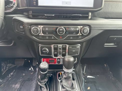 Used 2026 Jeep Gladiator Mojave AWD/4WD image 23