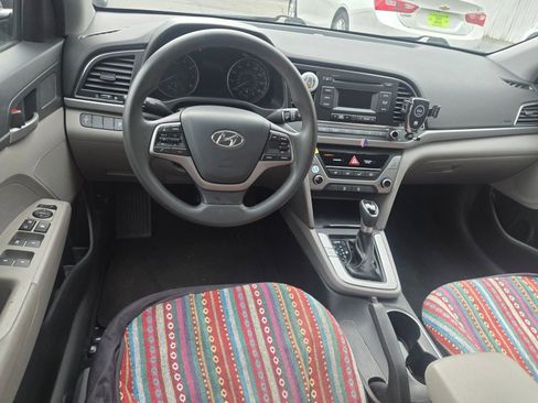 Used 2018 Hyundai Elantra SE image 5
