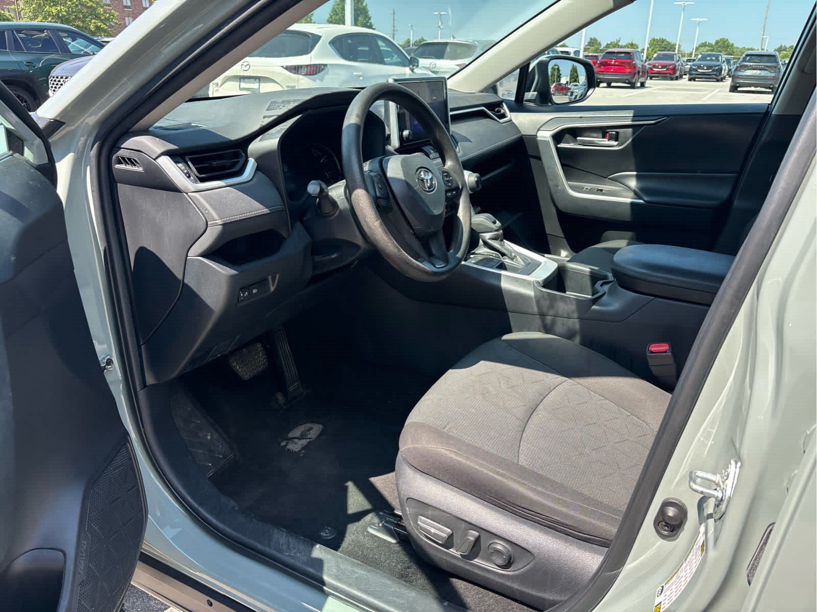 Used 2023 Toyota RAV4 XLE AWD/4WD image 6
