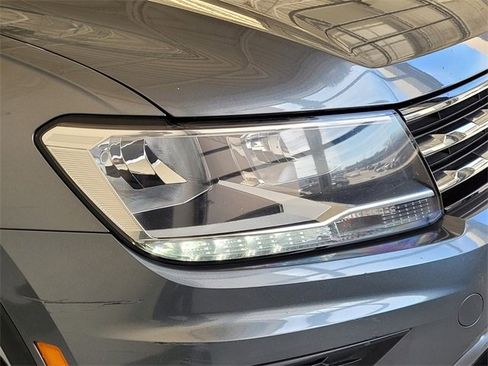 Used 2018 Volkswagen Tiguan S image 41