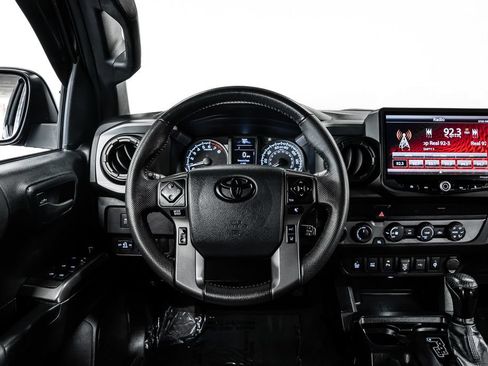 Used 2020 Toyota Tacoma TRD Sport w/ Technology Package AWD/4WD image 21