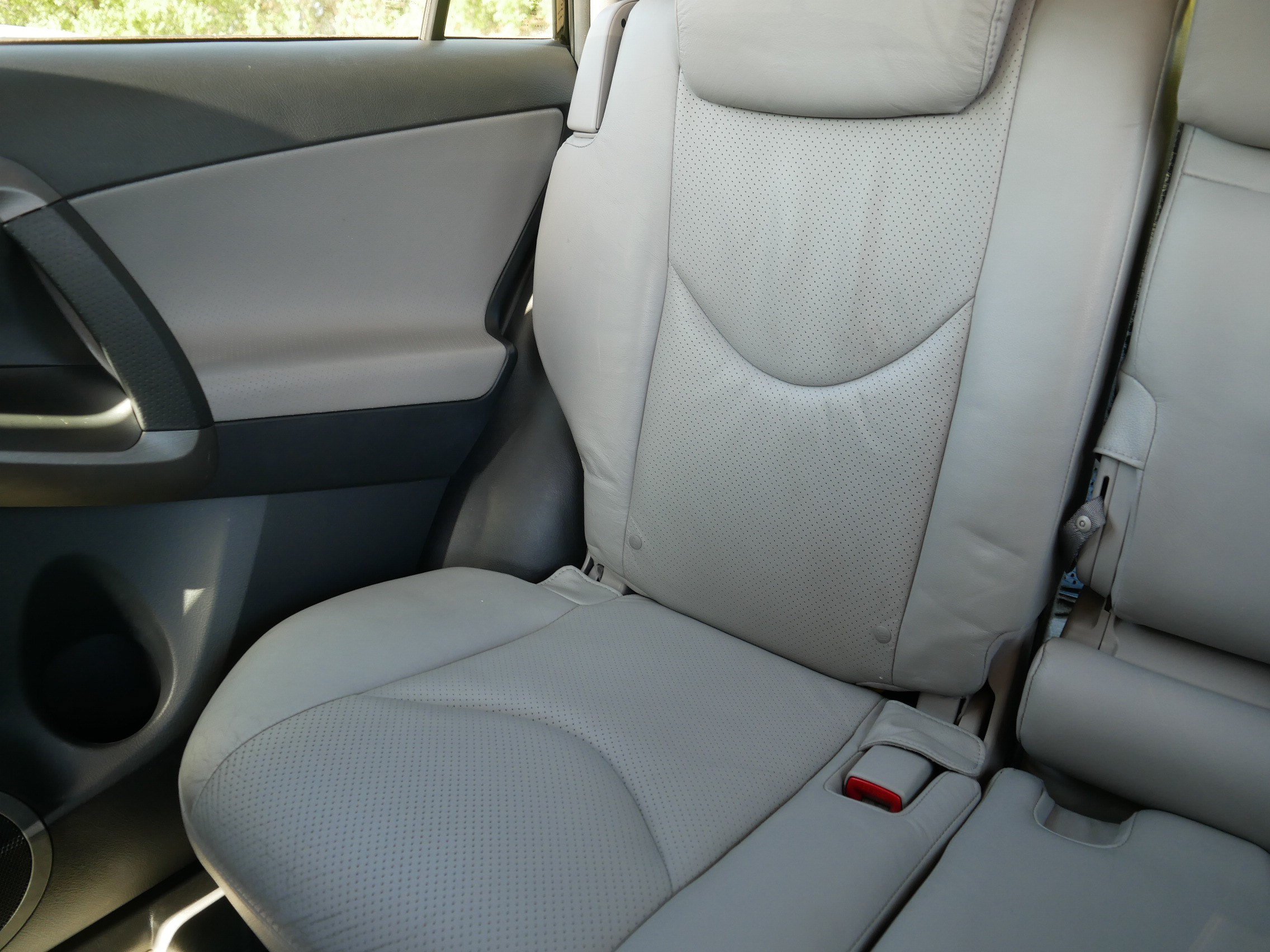 Used 2011 Toyota RAV4 Limited w/ Limited Extra Value Pkg AWD/4WD image 12