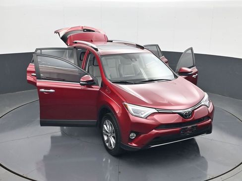 Used 2018 Toyota RAV4 Limited FWD image 29