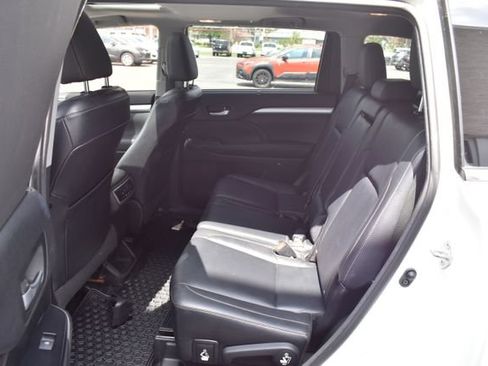 Used 2015 Toyota Highlander XLE AWD/4WD image 36