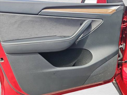 Used 2024 Tesla Model Y Long Range AWD/4WD image 11