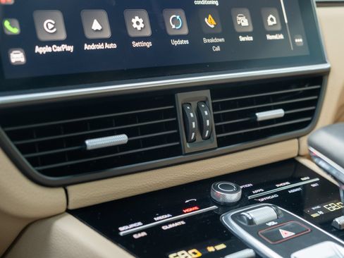 Certified 2023 Porsche Cayenne AWD/4WD image 32