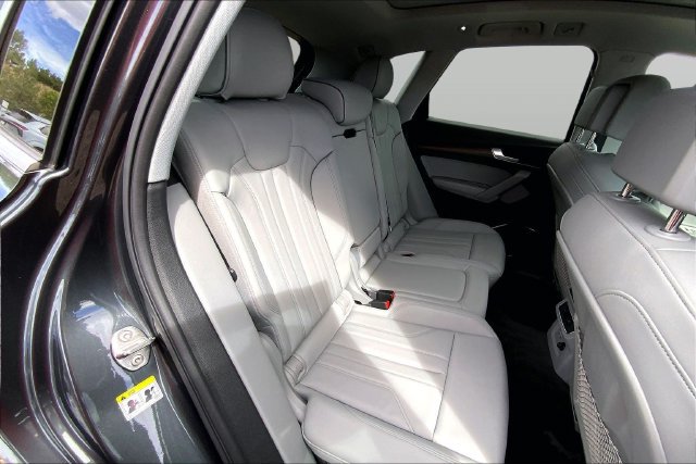 Used 2023 Audi Q5 e Premium w/ Convenience Package AWD/4WD image 19
