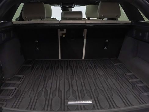 Used 2022 Land Rover Range Rover Velar R-Dynamic S image 13