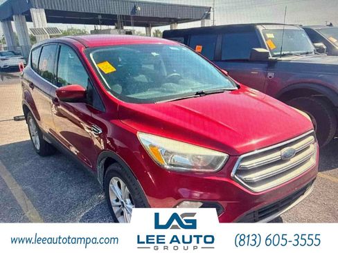 Used 2017 Ford Escape SE FWD image 3
