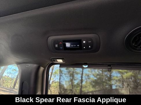 Used 2020 Chrysler Pacifica Limited image 25