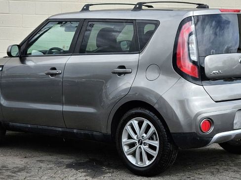 Used 2018 Kia Soul + image 3