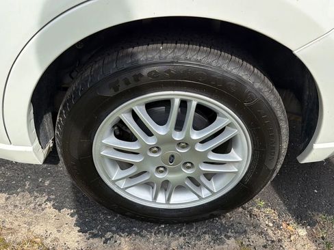 Used 2011 Ford Focus SE image 17