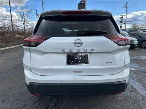 Used 2026 Nissan Rogue SV w/ SV Premium Package image 11