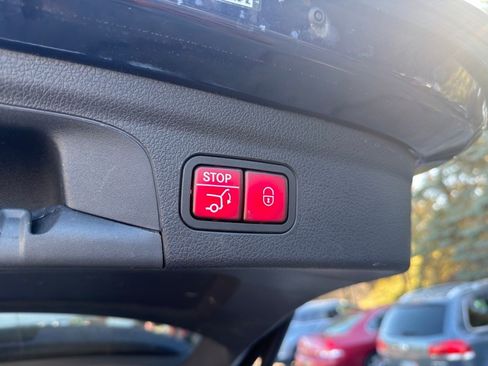 Used 2022 Mercedes-Benz GLE 350 4MATIC w/ Premium Package image 30