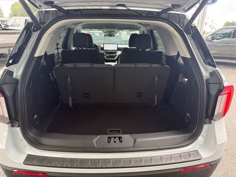 New 2026 Ford Explorer Active RWD image 16