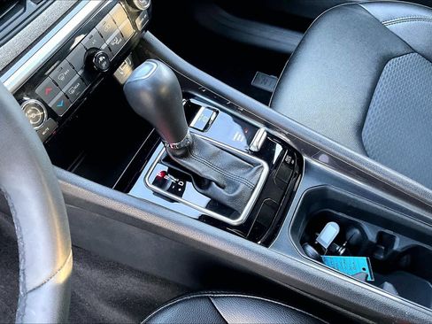 Used 2024 Jeep Compass Latitude image 30