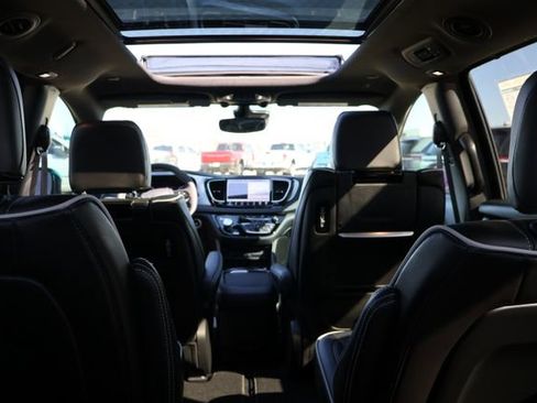 New 2026 Chrysler Pacifica Limited w/ Uconnect Theater Family Group FWD image 9